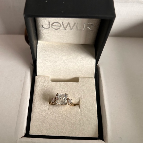 3 Stone Cushion Cut Duchess Ring - Picture 4 of 5